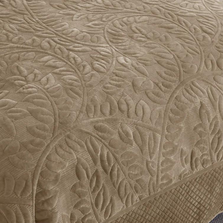 MarCielo Marcielo Oversized Embroidered Velvet Quilt Set With 2 Pillow Shams