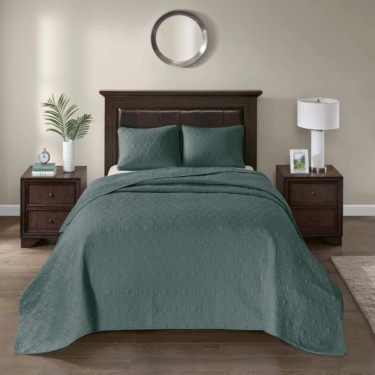 Madison Park Quebec Reversible Quilt Set