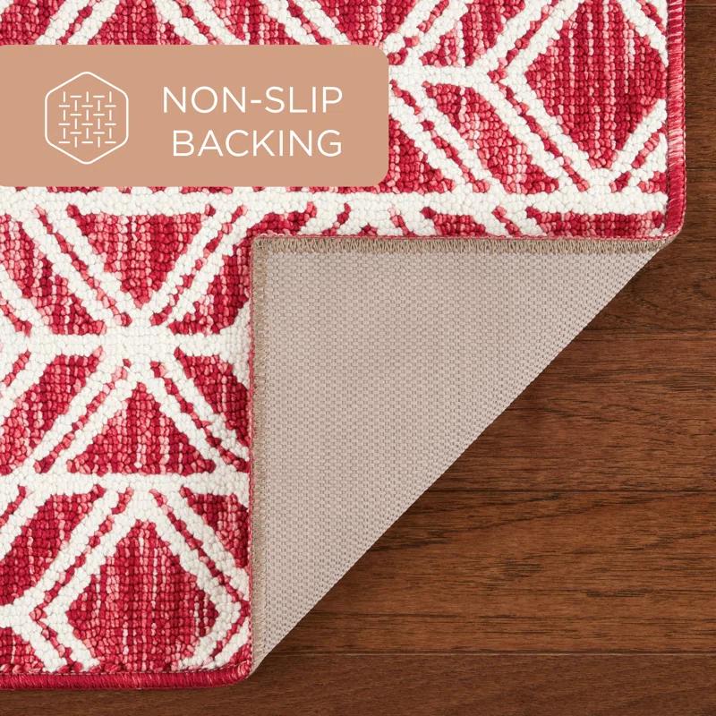 Town & Country Living TOWN & COUNTRY EVERYDAY Walker Modern Diamond Everwash Non-Slip Backing Kitchen Mat