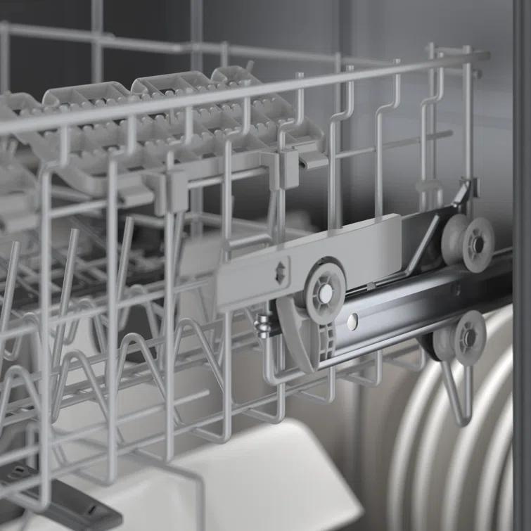 Bosch 500 Series 24" Stainess Steel Top Control Built-In Dishwasher with Stainless Steel Tub and Flexible 3Rd Rack SHX65CM5N