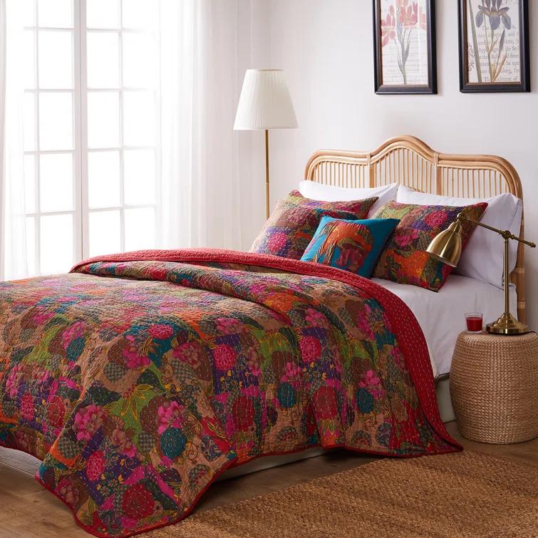 Greenland Home Fashions Jewel Boho Patchwork Print Quilt Set with Throw Pillows
