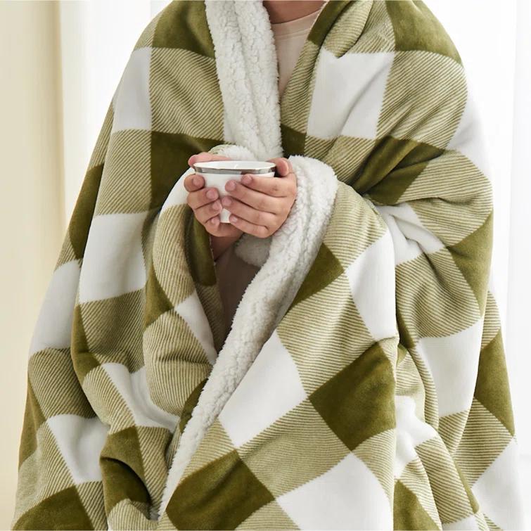 FreshFolds Ultra Soft Plush Sherpa Reversible Blanket