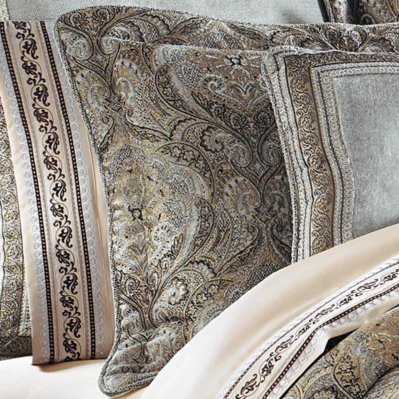 Paulina Comforter Set