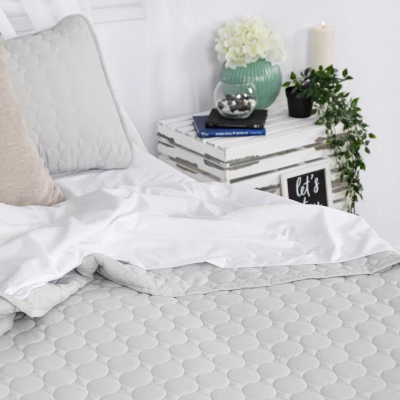 SouthShore Fine Linens Southshore Fine Linens Lightweight Oversized Reversible Quilt Set with shams