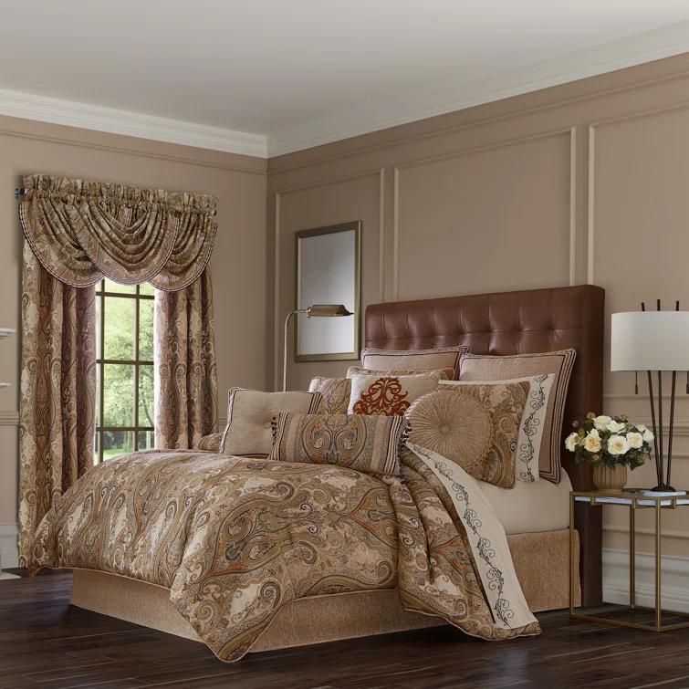 Five Queens Court Lakeview Comforter Set