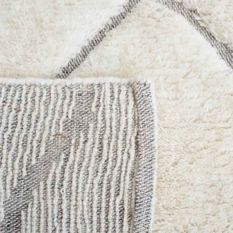 Henrie Geometric Handwoven Area Rug in Ivory/Gray