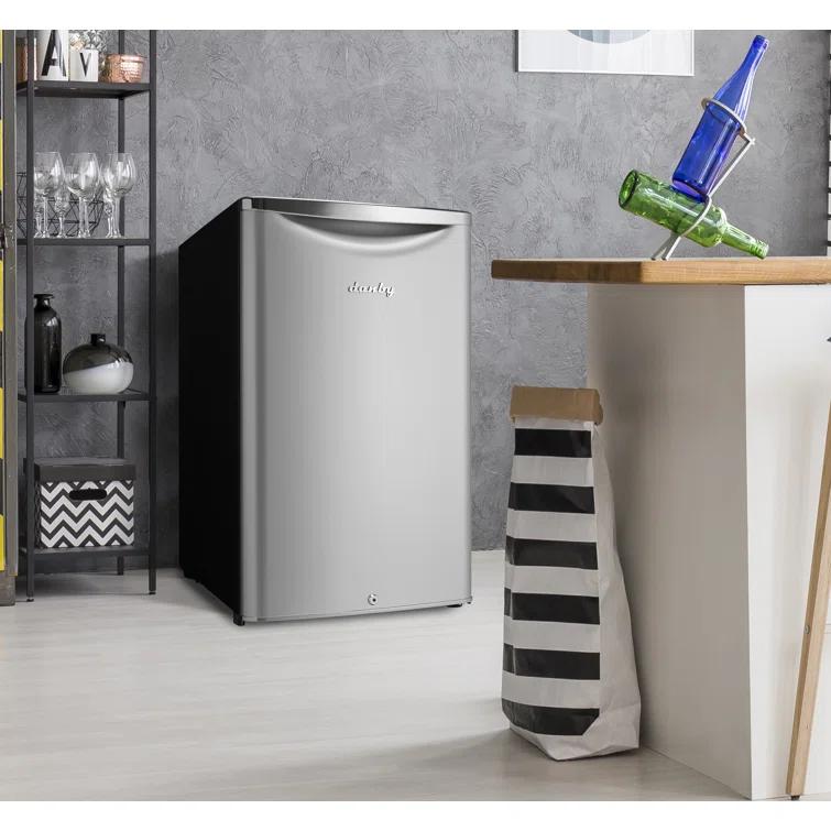 Danby Danby Classic Retro 4.4 Cubic Feet Freestanding Mini Fridge