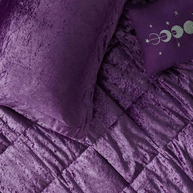 Intelligent Design Felicia Crushed Velvet Comforter Set with Throw Pillow