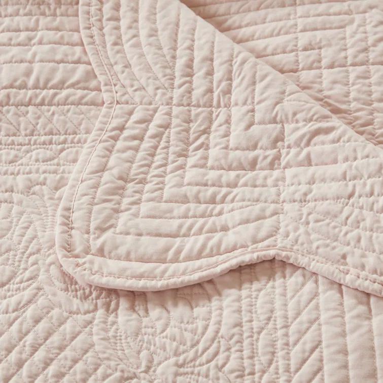 Madison Park Journey Oversized Quilted Throw with Scalloped Edges