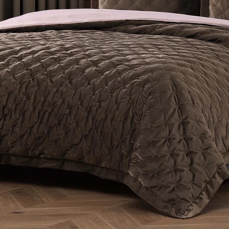 BeBeJan Bebejan 3 Piece Velvet Comforter Set