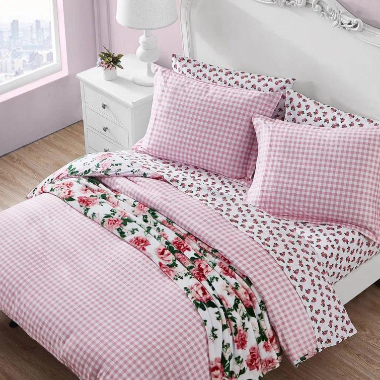 Betsey Johnson Betsey Johnson Blooming Roses Reversible Pink Duvet Cover Set