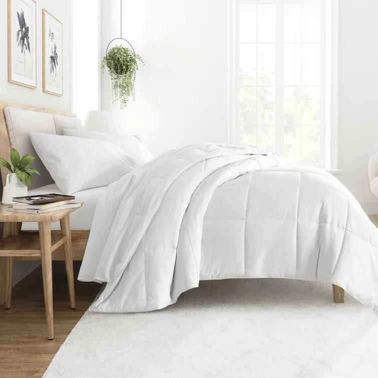 Becky Cameron Becky Cameron Lightweight All Season Down Alternative Comforter