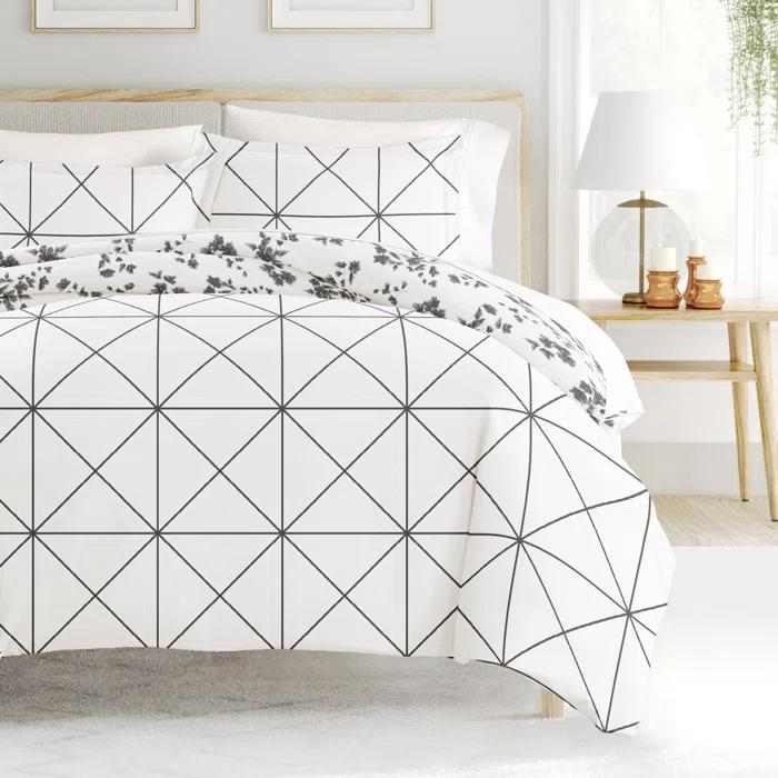 IEnjoy Home Edgy Flowers Pattern Reversible Duvet Cover Set