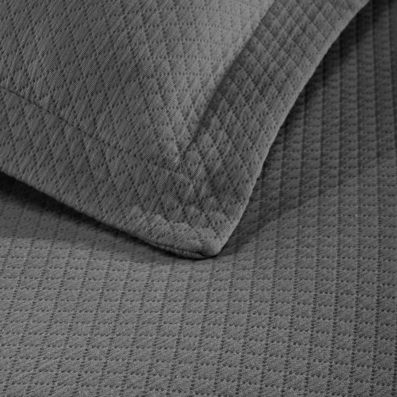 Superior Superior Solitaire Waffled Matelassé Bedspread Set with Shams