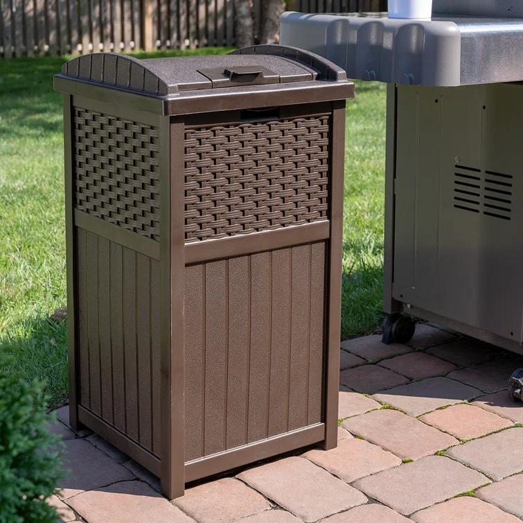 Suncast Suncast 33 Gallon Manual Lift Trash Hideaway Container