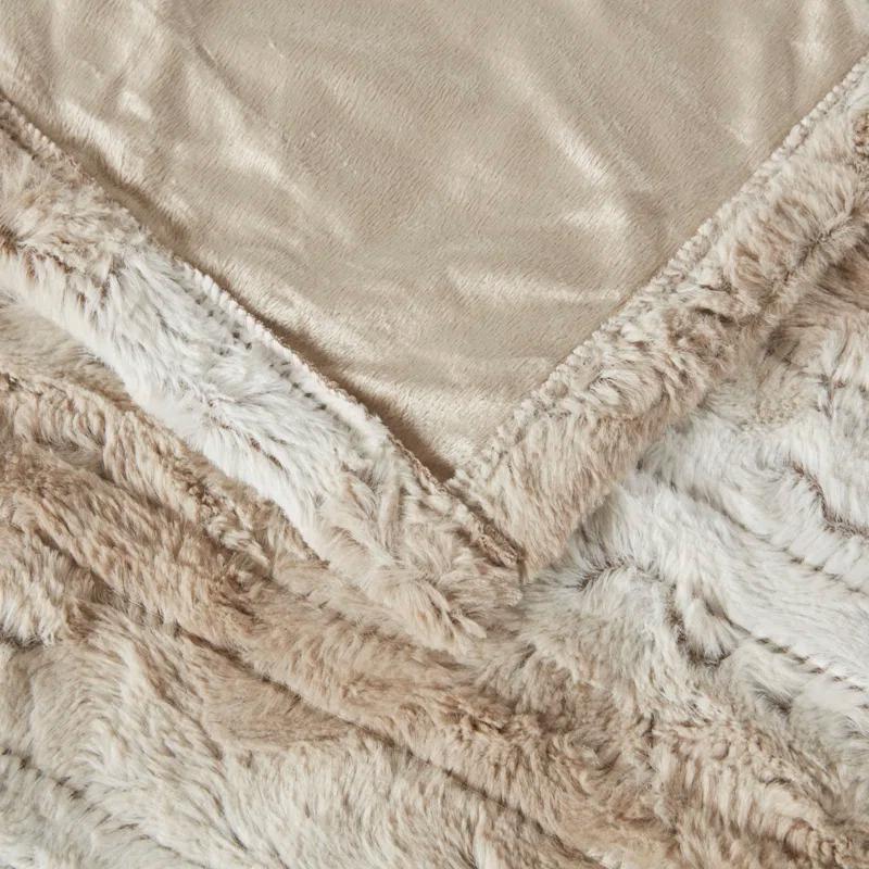 Beautyrest Beautyrest Zuri Oversized Heated Faux Fur Throw