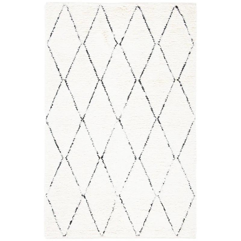 Henrie Geometric Handwoven Area Rug in Ivory/Gray