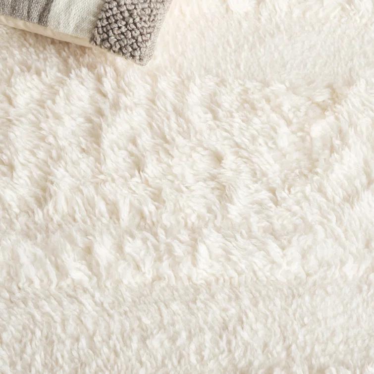 Safavieh Casablanca 473 Hand Woven Wool Pile Solid Color Rug