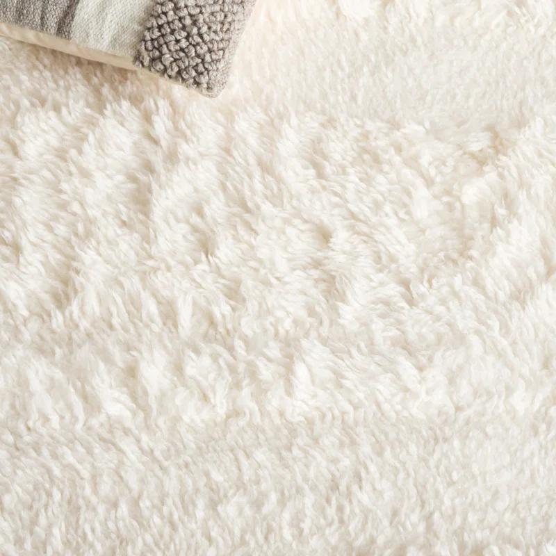 Safavieh Casablanca 473 Hand Woven Wool Pile Solid Color Rug