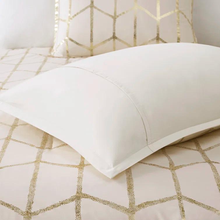 Intelligent Design Raina Metallic Printed Comforter Set