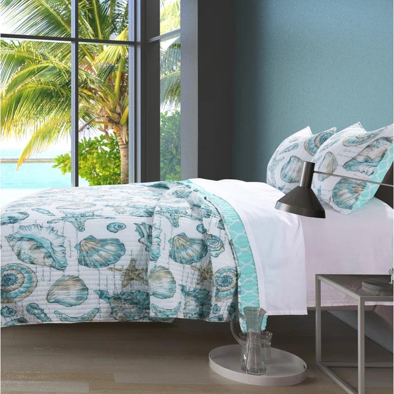 Greenland Home Fashions Cruz Reversible Seashell and Starfish Quilt Set