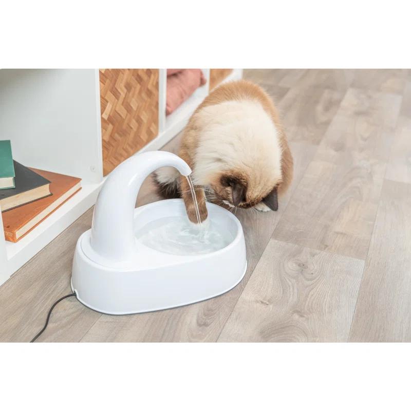 TRIXIE TRIXIE Curved Stream 84.5oz Drinking Fountain for Cats and Dogs, Large Water Fountain for Pets