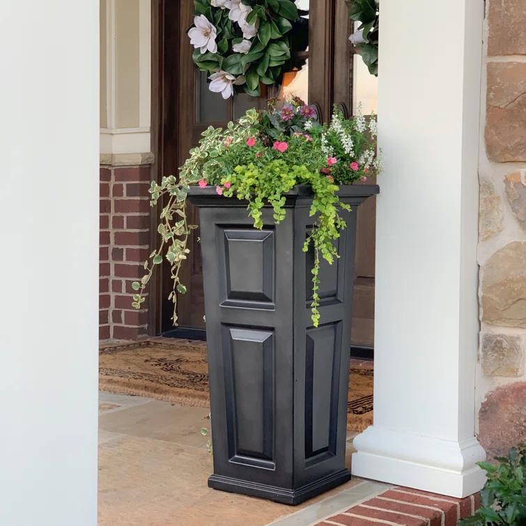 Mayne Inc. Nantucket Pot Planter