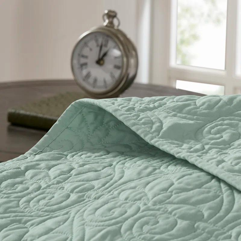 Madison Park Quebec Reversible Quilt Set