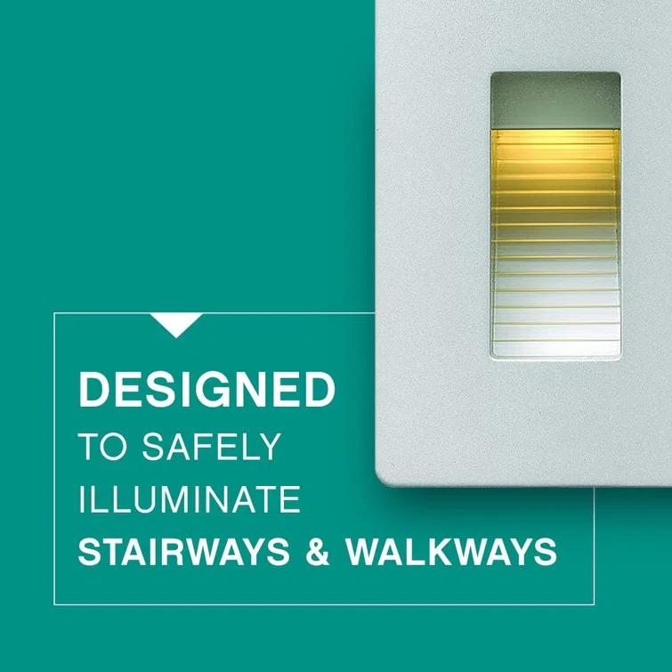 Hinkley Luna Vertical 120v 2700K Integrated LED Step Light