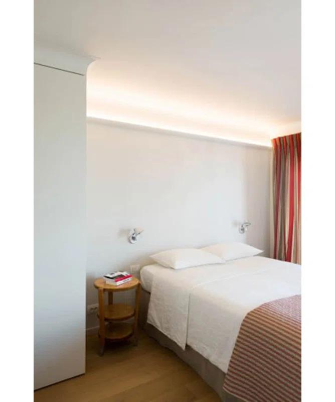 Orac Decor High Impact 3-1/2 in x 3-1/2 in x 78-3/4 in Crown (Set of 8)