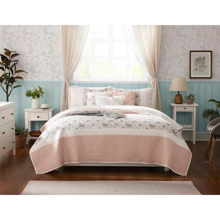 Madison Park Dawn 6 Piece Cotton Percale Quilt Set with Throw Pillows