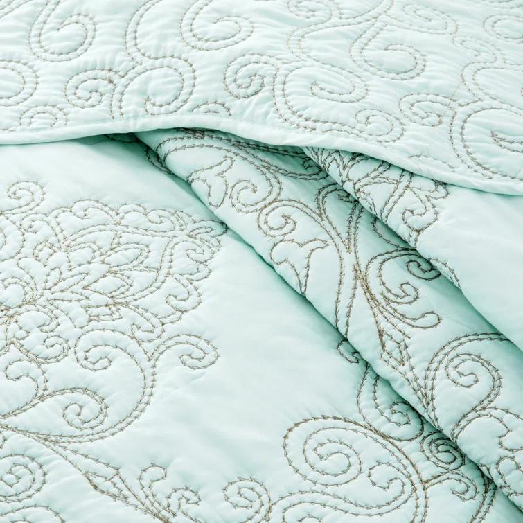 Home Soft Things Damask Embroidery Oversized 4 Piece Quilt Set