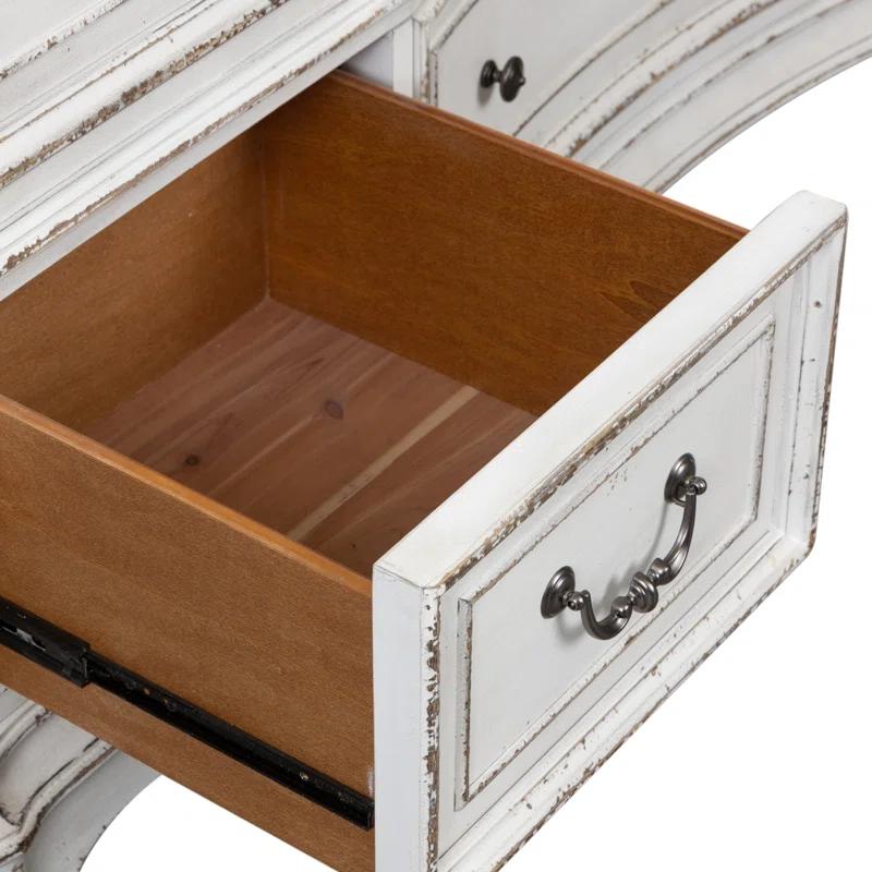 Liberty Furniture Magnolia Manor 9 Drawer Dresser