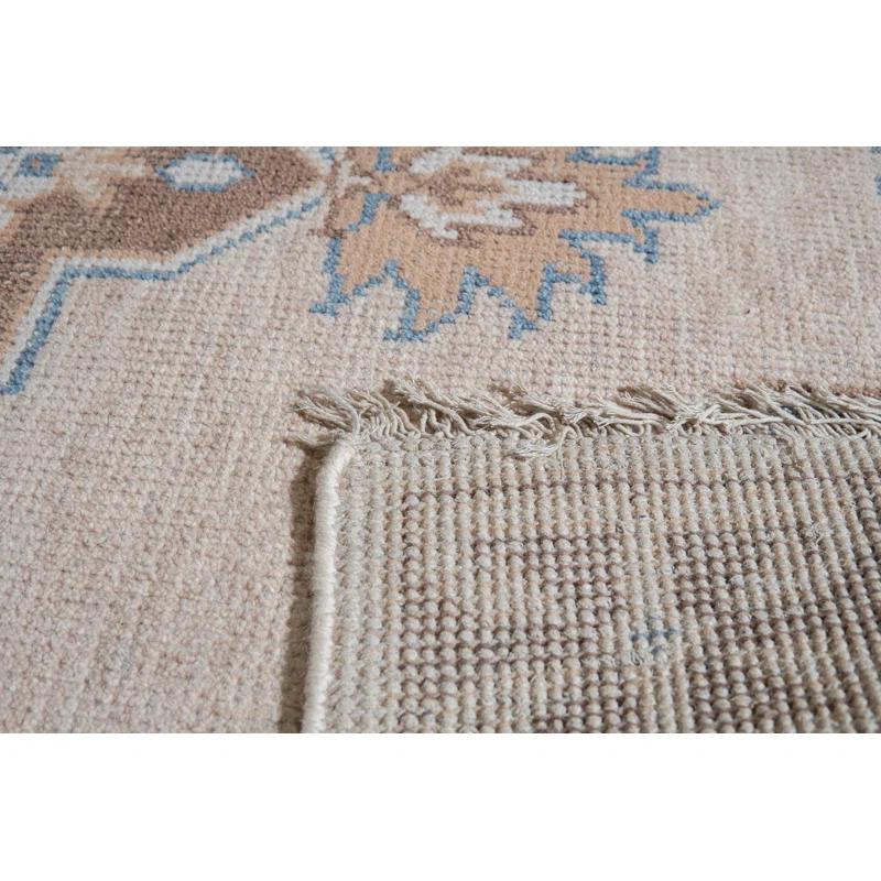 Bungalow Rose Exquisite Kiran Hand Knotted Wool Rug