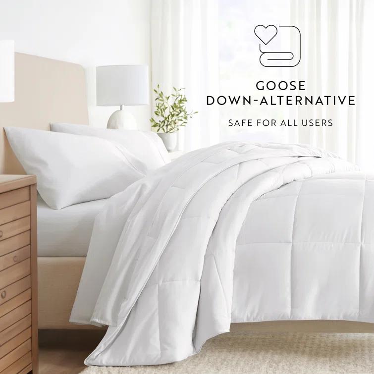 Becky Cameron Becky Cameron Lightweight All Season Down Alternative Comforter