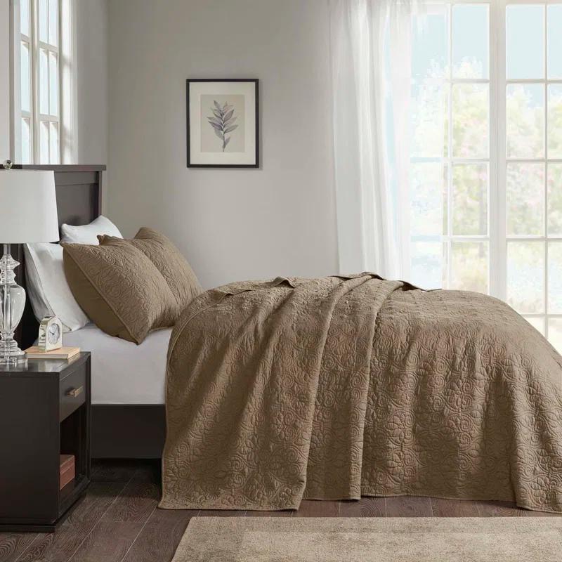 Madison Park Quebec Reversible Quilt Set