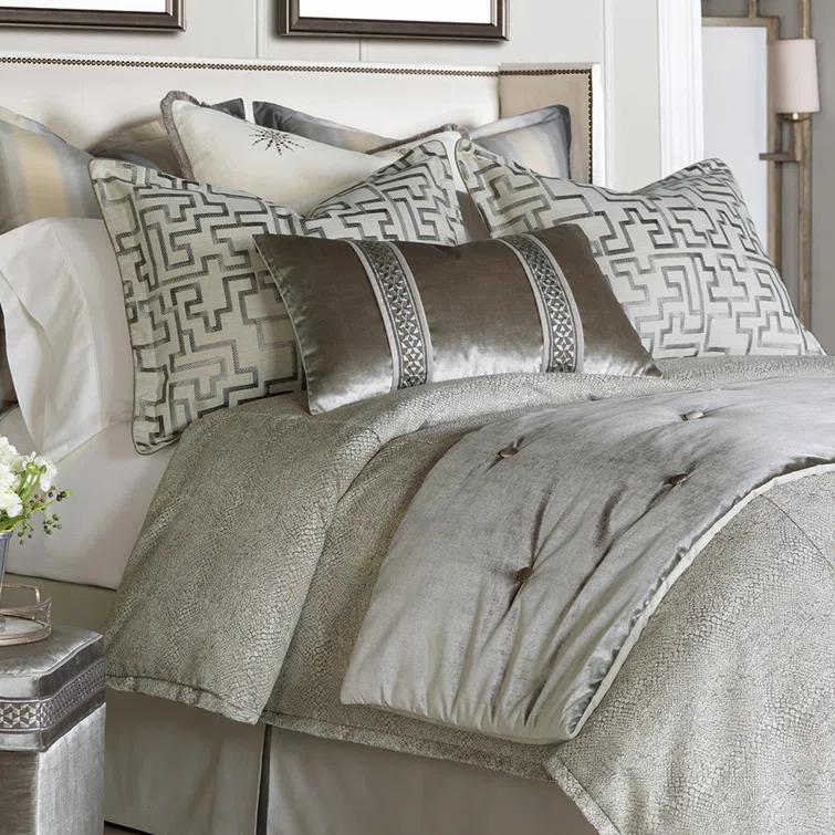 Ezra Modern & Contemporary Animal Print Duvet Cover Set