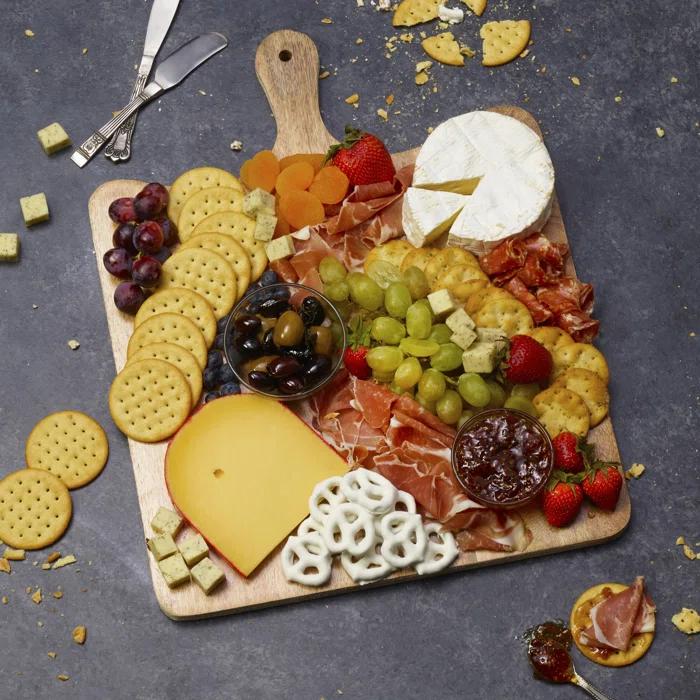 Fitz and Floyd Fitz and Floyd Austin Craft Maryn Mango Wood Paddle Cheese Charcuterie Serving Board, 18-Inch
