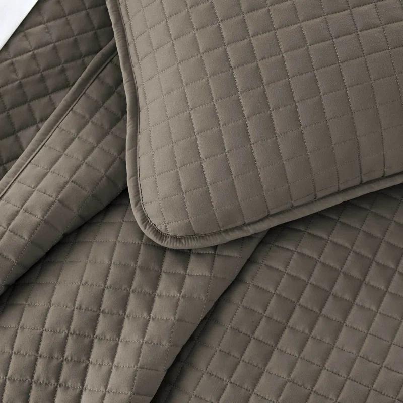 SouthShore Fine Linens Vilano Springs ® Oversized, Light-Weight Hotel Quality Quilt Set with Matching Shams