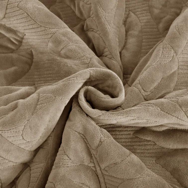 MarCielo Marcielo Oversized Embroidered Velvet Quilt Set With 2 Pillow Shams