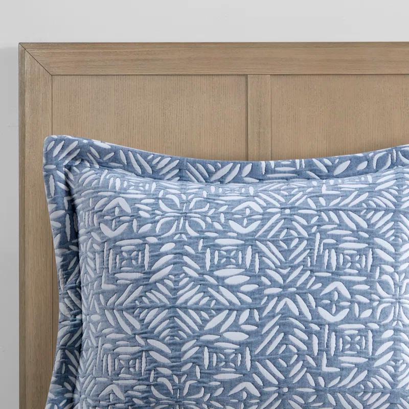 Madison Park Signature Harmony Oversized Reversible Matelasse Quilt Set with Throw Pillow