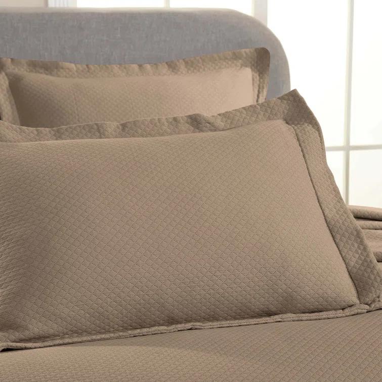 Superior Superior Solitaire Waffled Matelassé Bedspread Set with Shams