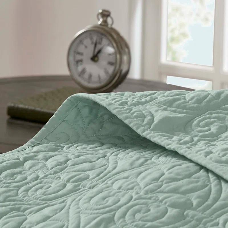 Quebec Reversible Bedspread Set