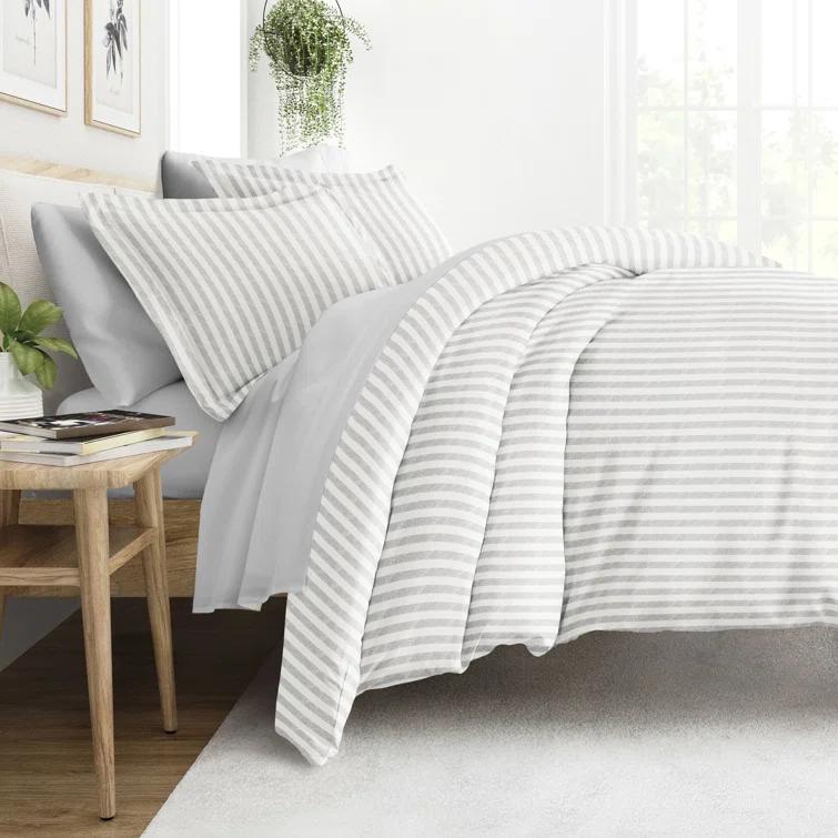 IEnjoy Home 8-Piece Reversible Bedding Bundle - Patterned Duvet Cover, Comforter Insert and Solid Sheet Set