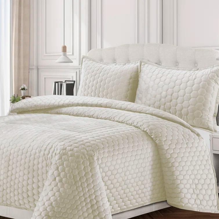 Tribeca Living Lugano Velvet Quilt Set