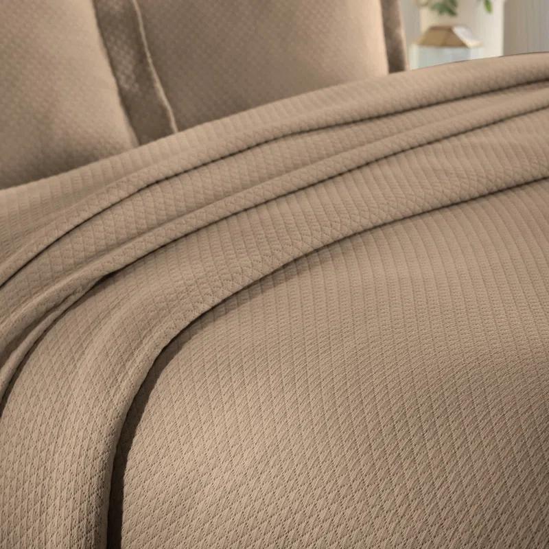 Superior Superior Solitaire Waffled Matelassé Bedspread Set with Shams