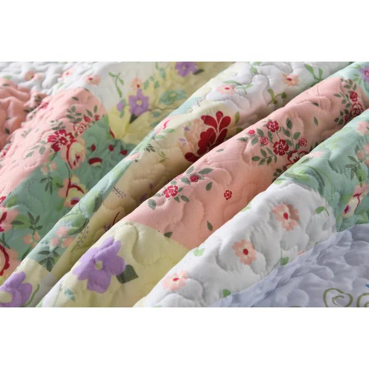 MarCielo Floral Quilt Set