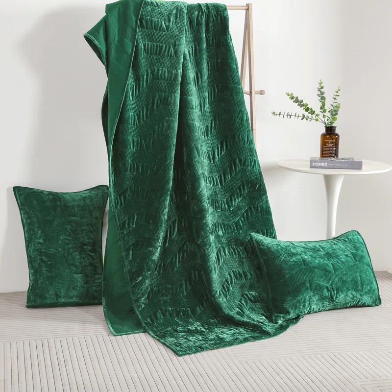 Wonderful Textile Wonderful Velvet & Flannel Quilt Set, Diamond Quilting Lightweight Comforter with Pillow Shams, Holiday Gift