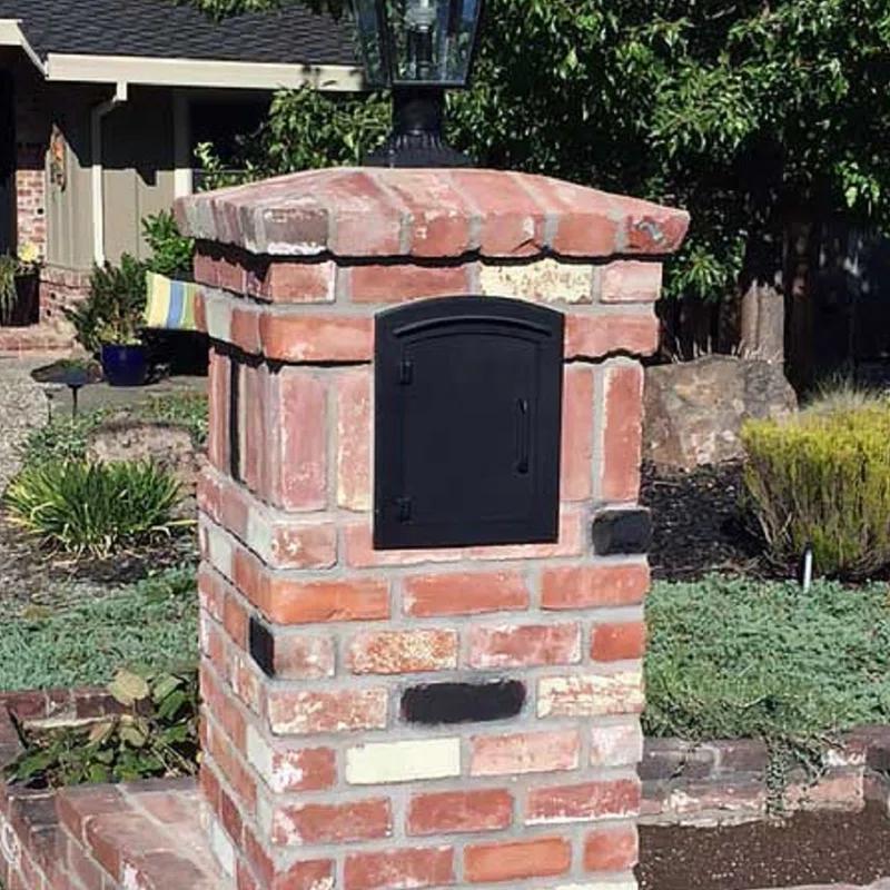 Qualarc Manchester Wall Mounted Mailbox
