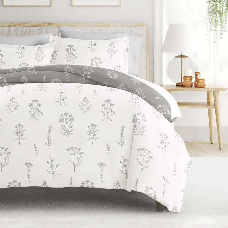 IEnjoy Home 8-Piece Reversible Bedding Bundle - Patterned Duvet Cover, Comforter Insert and Solid Sheet Set